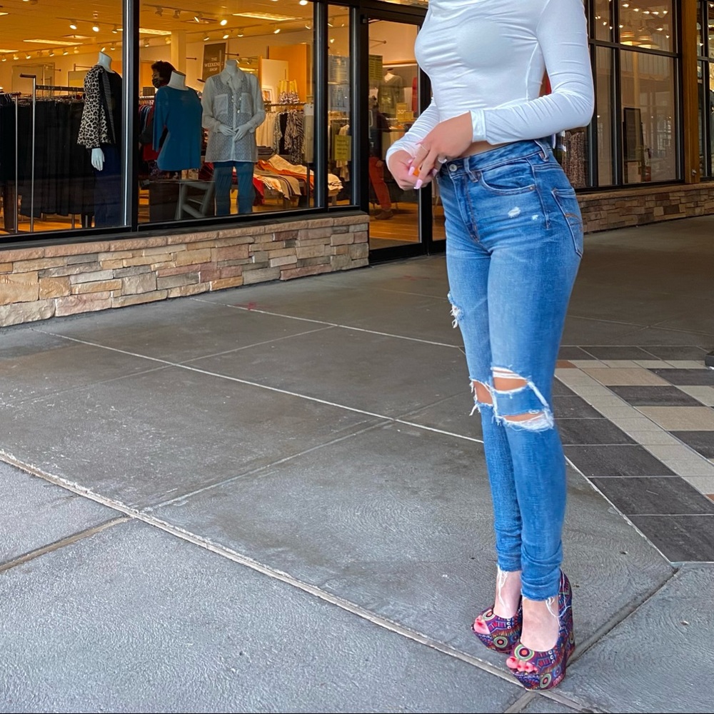 American Eagle ripped jeans size 00